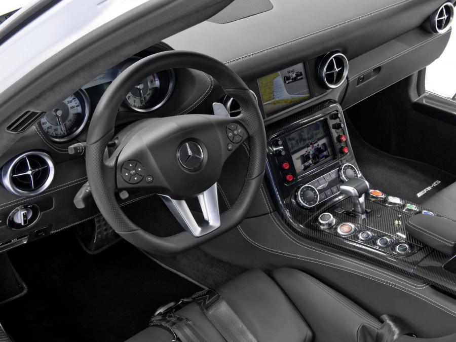  Mercedes-Benz SLS AMG F1 Safety Car 2010 года  (фото 43 из 46)